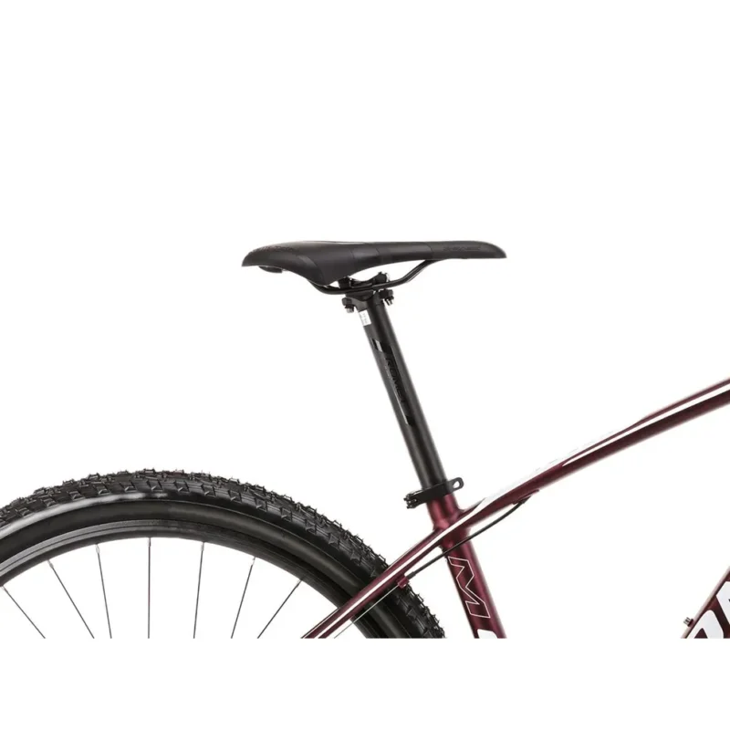 Es ist ein Mountainbike, das Freizeit- und Tourenfahrten problemlos mit den ersten Starts bei Amateurrennen kombinieren kann. Es ist eine vielseitige Maschine, die das Fahren im Gelände liebt.