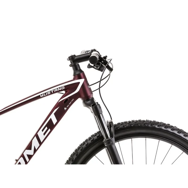 Es ist ein Mountainbike, das Freizeit- und Tourenfahrten problemlos mit den ersten Starts bei Amateurrennen kombinieren kann. Es ist eine vielseitige Maschine, die das Fahren im Gelände liebt.