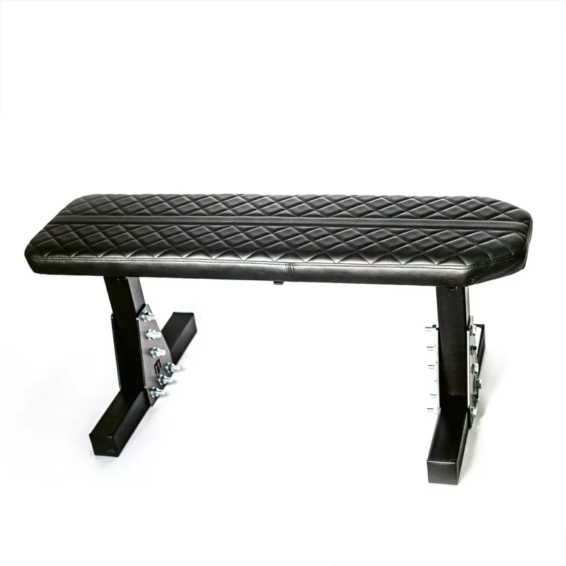 Fitness-Trainingsbank: Dies ist wahrscheinlich die gebräuchlichste Bedeutung des Begriffs. Eine Fitness-Trainingsbank ist ein spezielles Fitnessgerät, auf dem Menschen verschiedene Übungen ausführen können, um ihre Muskeln zu stärken und ihren Körper zu trainieren. Diese Bänke sind normalerweise verstellbar, um verschiedene Neigungsgrade für Übungen wie Bankdrücken, Sit-ups und Beinheben zu ermöglichen.