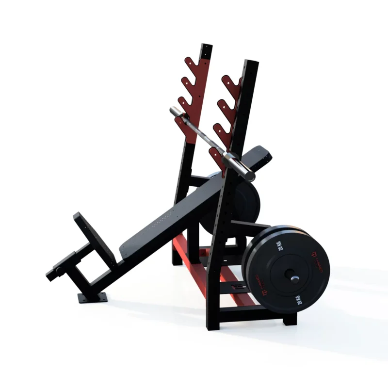 Die Schrägbank ist eine Fitnessbank, die entworfen ist, um verschiedene Neigungsgrade für Übungen zu ermöglichen. Im Gegensatz zur Flachbank kann die Schrägbank in verschiedene Positionen geneigt werden. Dies ermöglicht eine größere Vielfalt an Übungen, einschließlich Schrägbankdrücken, Schrägbank-Curls und Schrägbank-Flys. Die Neigungswinkel können normalerweise verändert werden, um den Anforderungen und Zielen des Trainings gerecht zu werden.