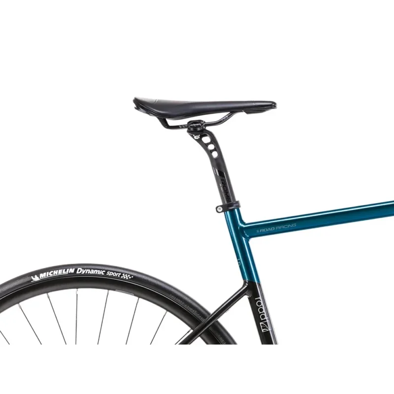 Erleben Sie die Freiheit des Offroad-Fahrens mit unserem hochwertigen Gravel Bike! Unser Gravel Bike wurde entwickelt, um Ihre Abenteuerlust zu stillen und gleichzeitig erstklassige Leistung und Vielseitigkeit zu bieten.