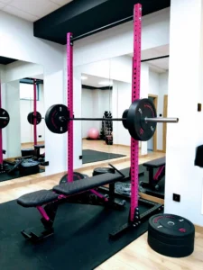 Egal, ob Sie Anfänger oder erfahrener Athlet sind, das Power Rack Fitness Station ist der Schlüssel zu einer effektiven und sicheren Trainingserfahrung. Verabschieden Sie sich von den Einschränkungen des Fitnessstudios und entdecken Sie die Freiheit des Trainings in Ihren eigenen vier Wänden mit diesem bemerkenswerten Fitnessgerät. Es ist Zeit, Ihre Fitnessziele auf das nächste Level zu heben und Ihre einzigartige Stärke zu entfesseln - mit dem Power Rack Fitness Station.